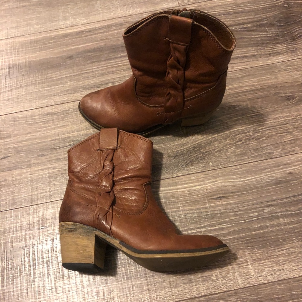 Steve Madden western inspired booties
